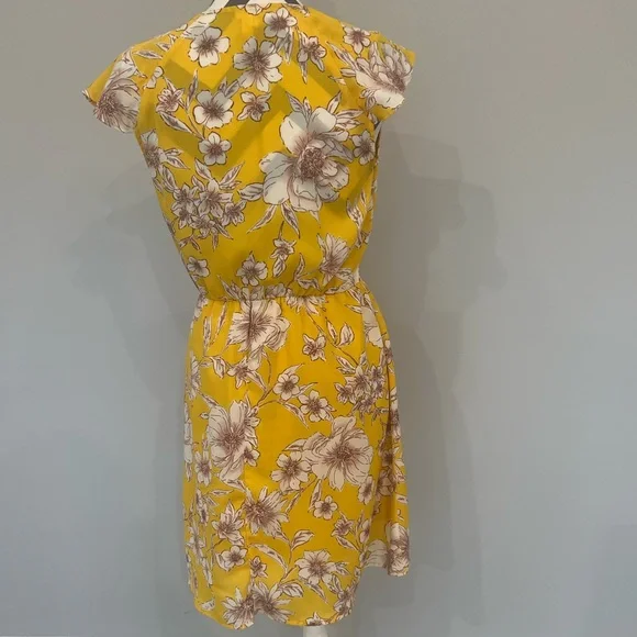 Yellow floral above knee sleeveless dress - Picture 2 of 3